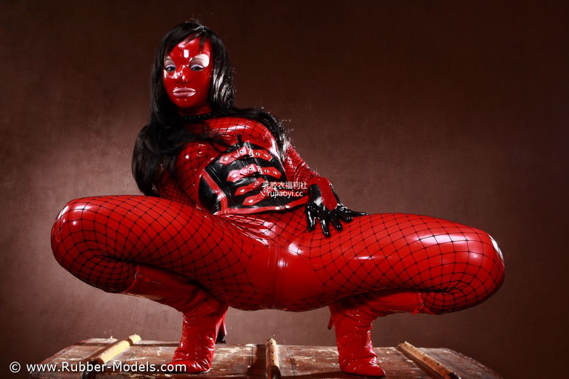 [RubberModels] 全包网状乳胶衣摆出各种诱惑姿势