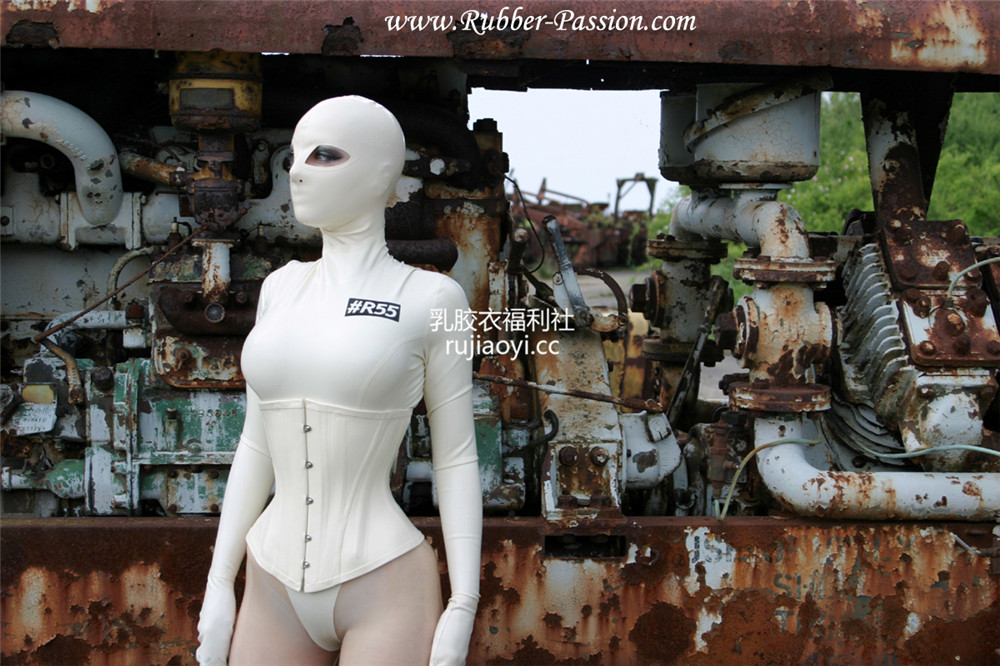 [Rubber Passion] 高叉连体乳胶衣尤物户外拘束露出