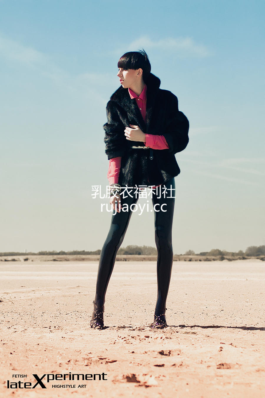 [LateXperiment] 长腿模特皮裤户外写真
