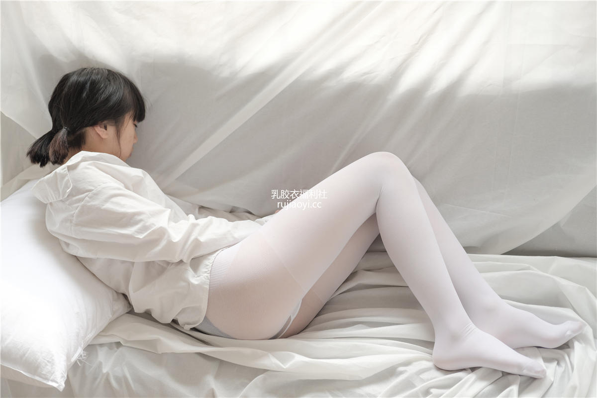 [森萝财团] X-009 粉嫩粉嫩妹子的丝秀 [120P+1V1.49G]