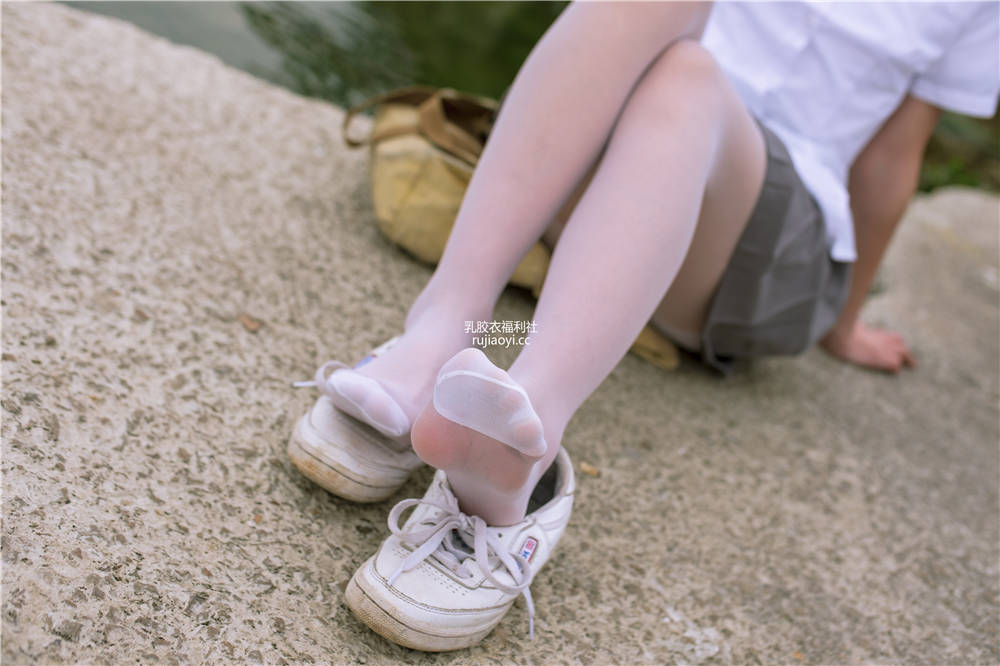 [森萝财团] BETA-014 学生妹子丝袜外拍写真  [85P946MB]