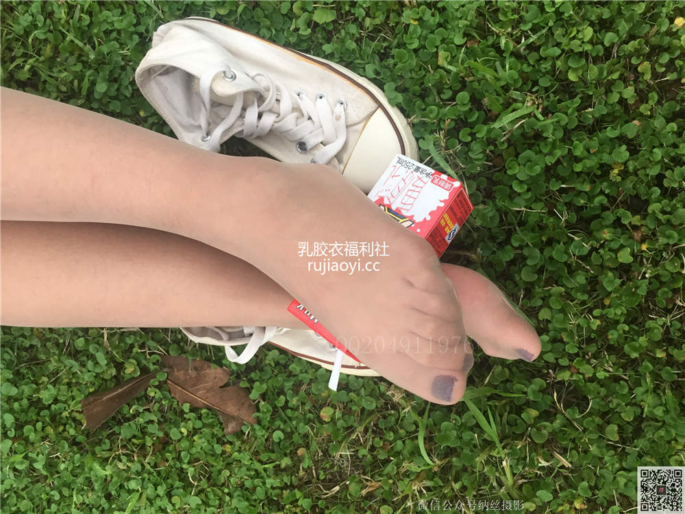 [纳丝摄影-独家资源] Vol.001 璐璐 萌妹子肉丝美腿诱惑 [82P/356M]
