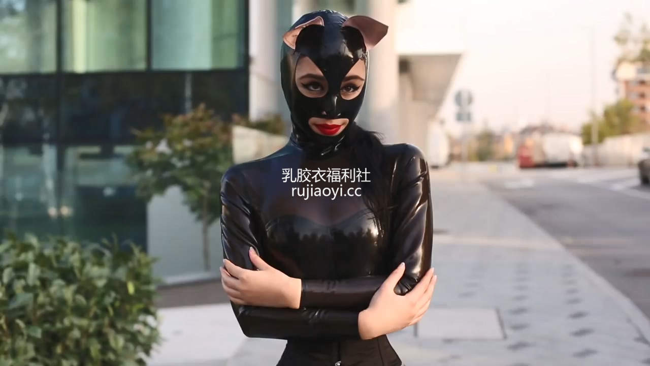 [永V专享-独家精品乳胶衣视频] 黑色紧身乳胶衣猫女写真-720p高清视频 [1V/34M]