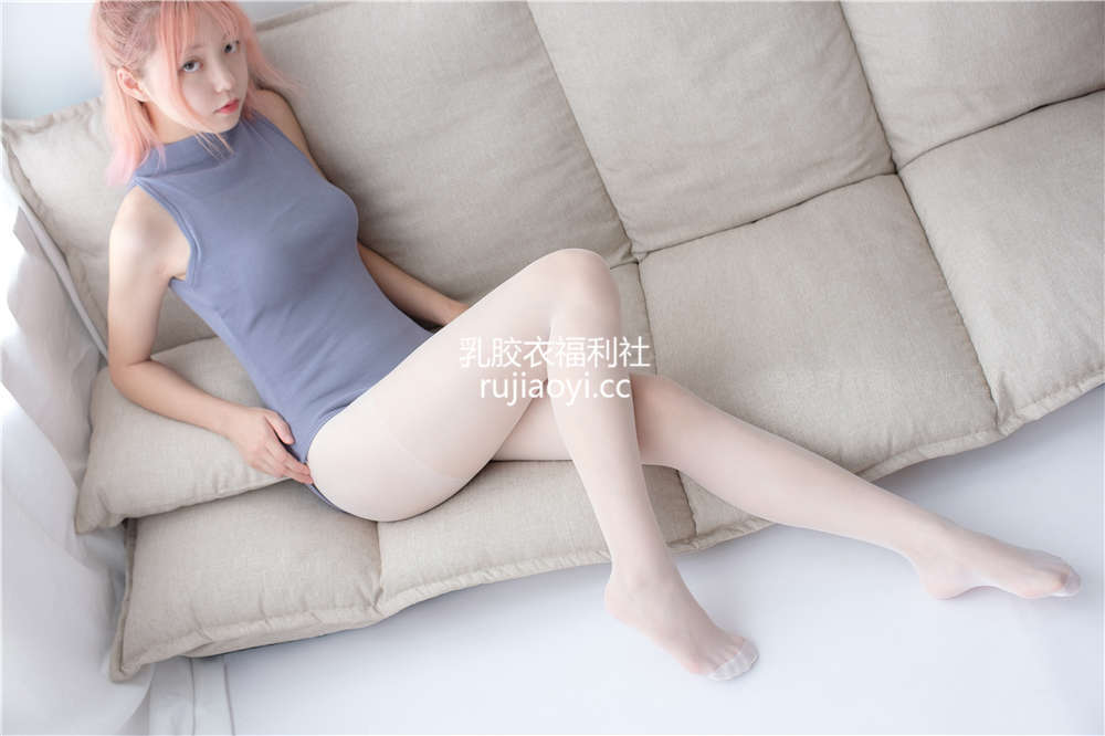 [森萝财团] LOVEPLUS-003 萝莉露背毛衣80D白丝袜美足 [150P1V2.51G]
