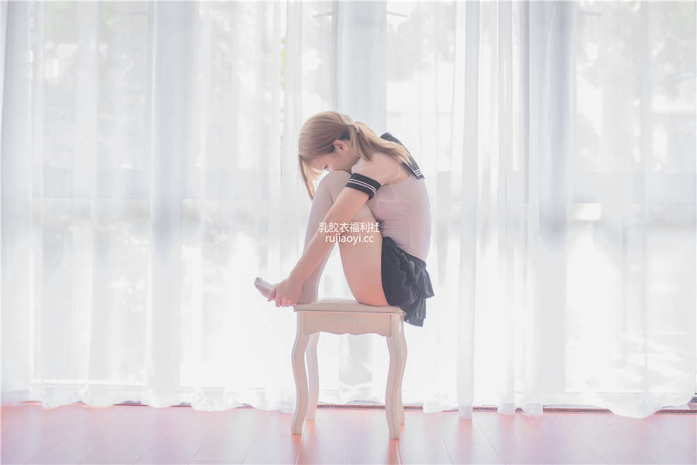 [白金Saki] 萌妹子主播白金saki- 学生制服