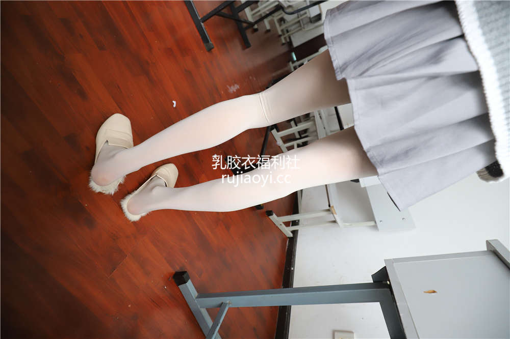 [大西瓜爱牙膏] 2019.5月活动模特二 厚白丝袜 [282P2.48G]