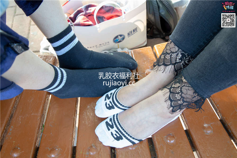 [物恋传媒] No.010 纯的闺蜜情，纯纯的鞋子与棉袜 [209P1.26G]