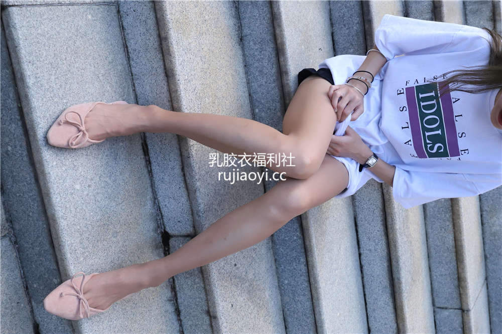 [大西瓜爱牙膏] 2019.6月 模特二  灰si [533P2V3.76G]