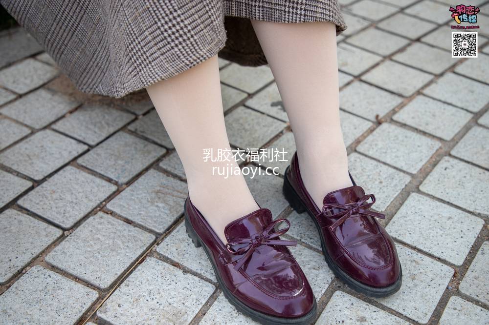 [物恋传媒] No.015 书香气质女生，肉丝搭配白棉袜 [192P1V1.46G]