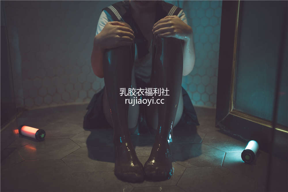 [网红杂图] 可爱人气Coser面饼仙儿 NO.011 脑内少女 浴缸黑丝 [21P257MB]