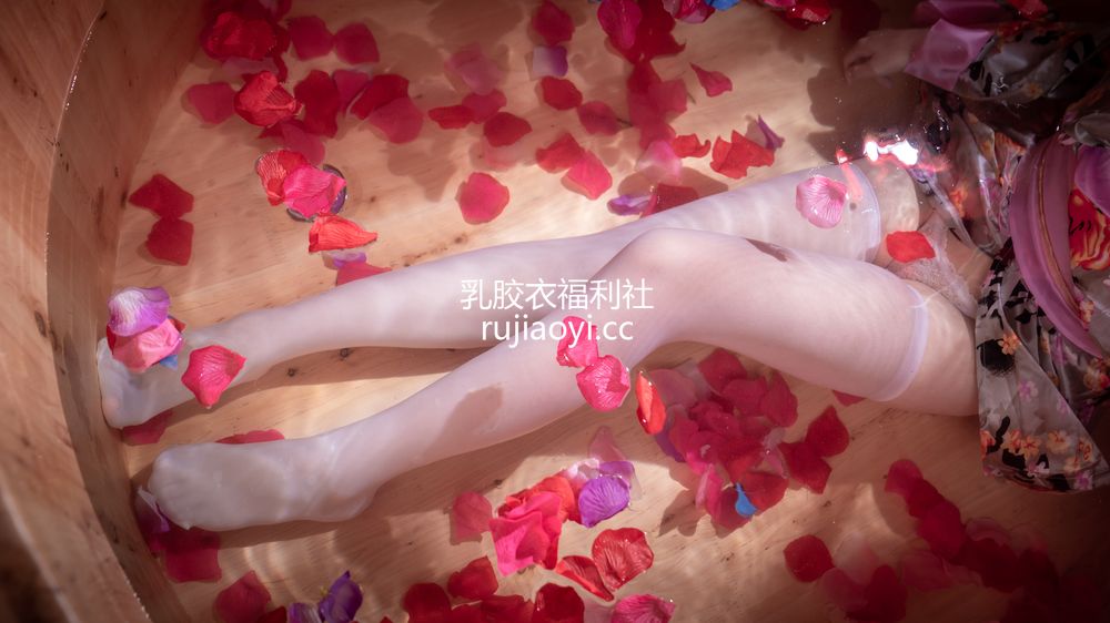 [网红杂图] 可爱人气Coser面饼仙儿 NO.029 出水芙蓉 [18P265MB]