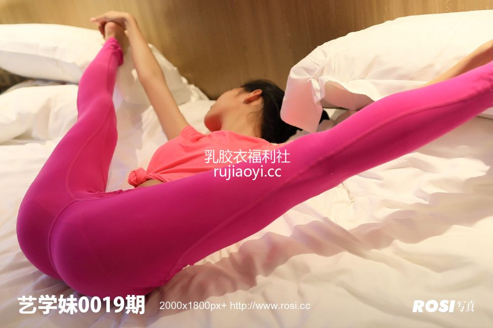 [ROSI写真] 艺学妹0019 妹子红色丝袜开腿 [35+1P-25M]