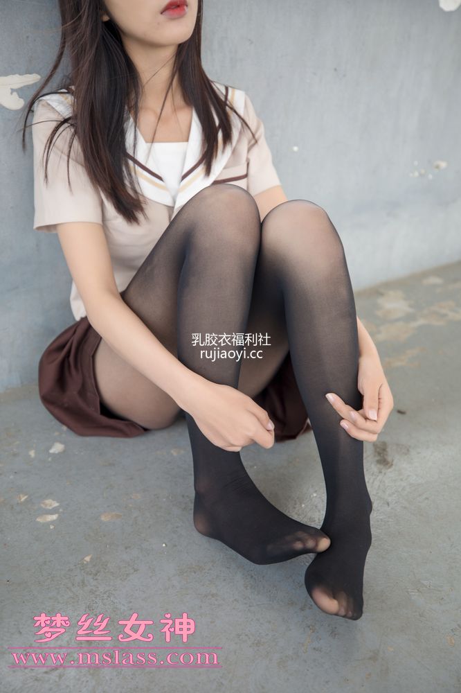 [MSLASS梦丝女神] 2019.05.02 学院的JK黑丝袜 雪馨 [80P451M]