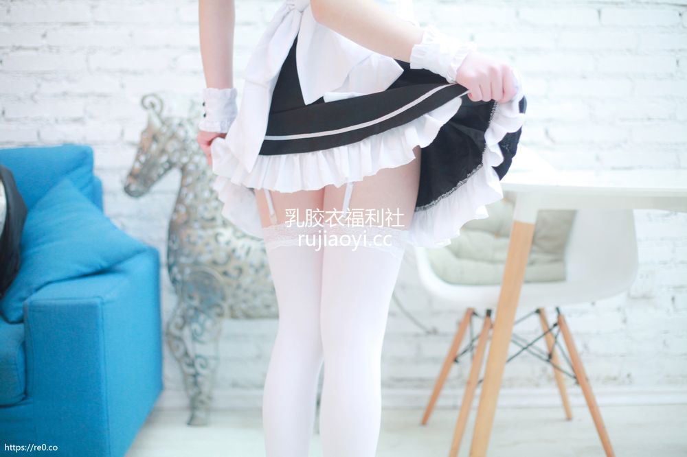 [网红杂图] 一小央泽 – 女仆鸢一折纸 [11P50M]