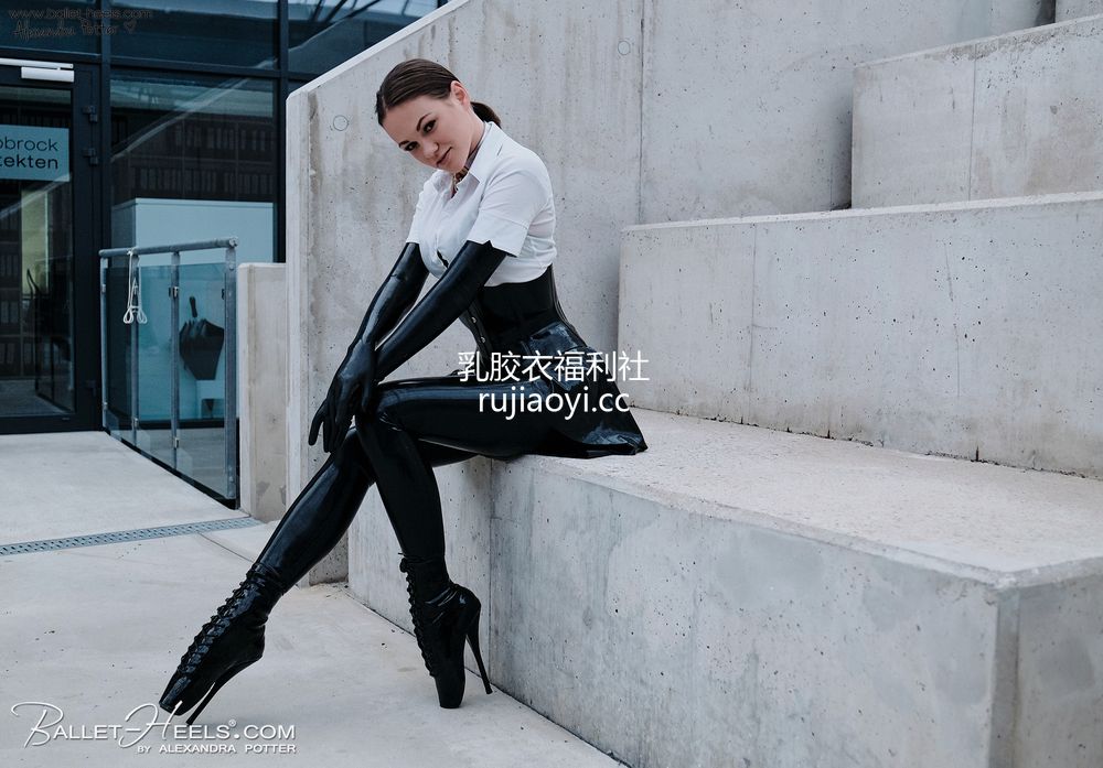 [Ballet-Heels] 贴心秘书OL乳胶裤等你上班 [76P260M]