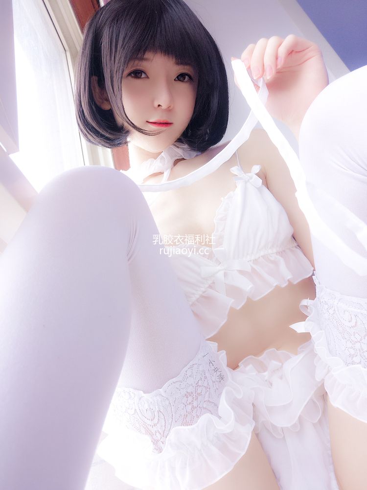 [网红杂图] 一小央泽 – 私摄01 [20P26M]