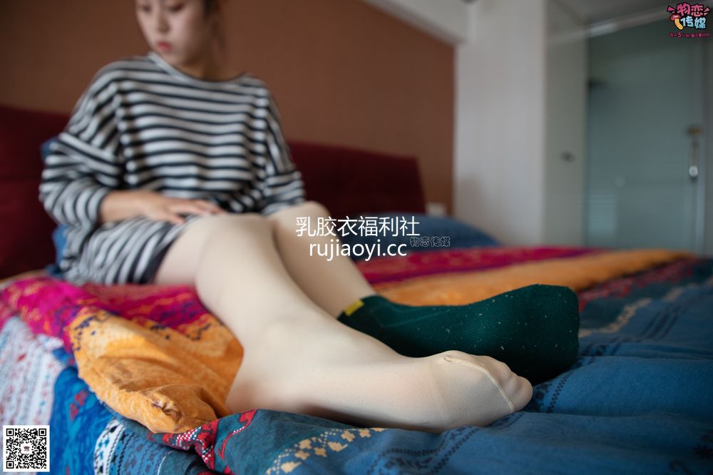 [物恋传媒] No.072 刘心-人淡如水，花开富贵。（丝袜、棉袜） [98P1V1.0G]