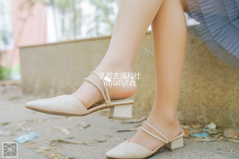 [SIEE丝意] No.300 静心 气质学姐，遇见 [49P121MB]