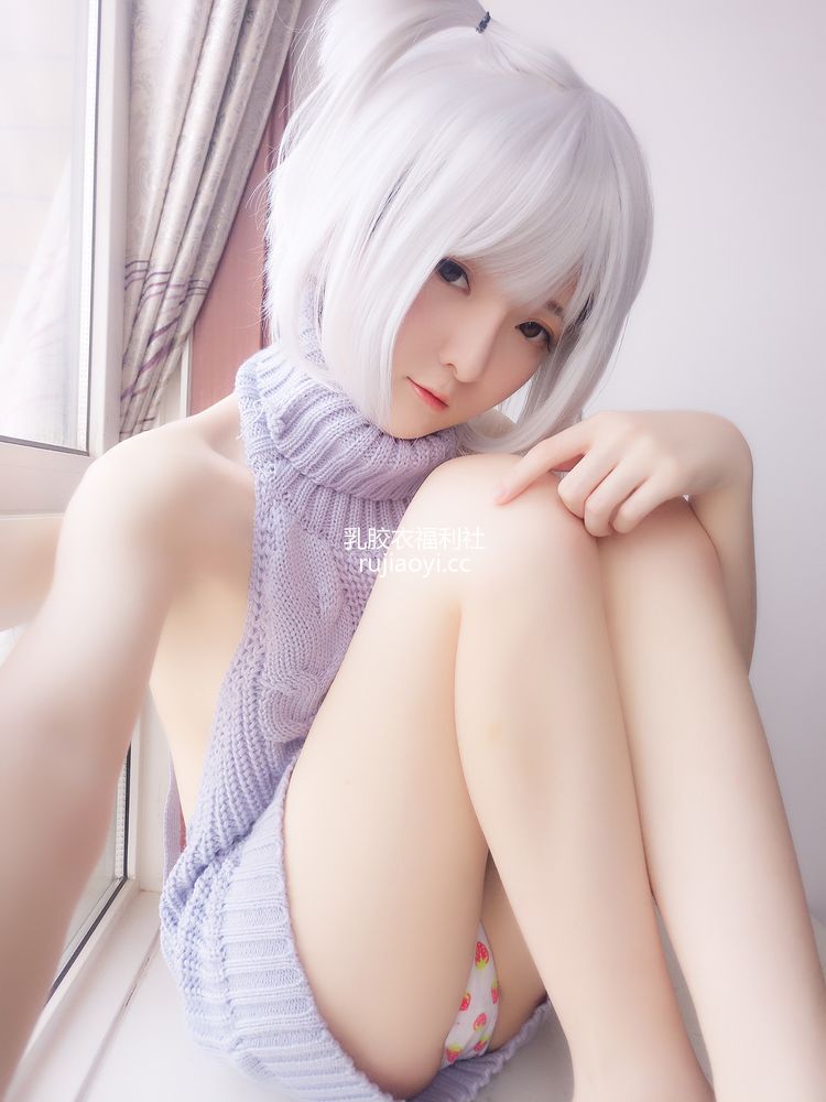 [网红杂图] 一小央泽 – 毛衣 [19P14M]