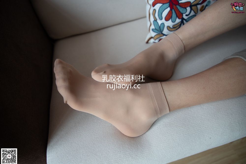 [物恋传媒] No.070 苏镶-气质美女演绎短肉丝（短肉丝、裸足） [160P1V1.28G]