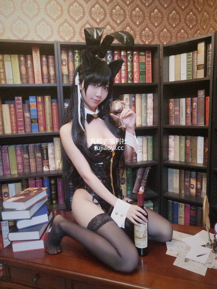 [网红杂图] 黑川 – 爱宕兔女郎 [18P52M]