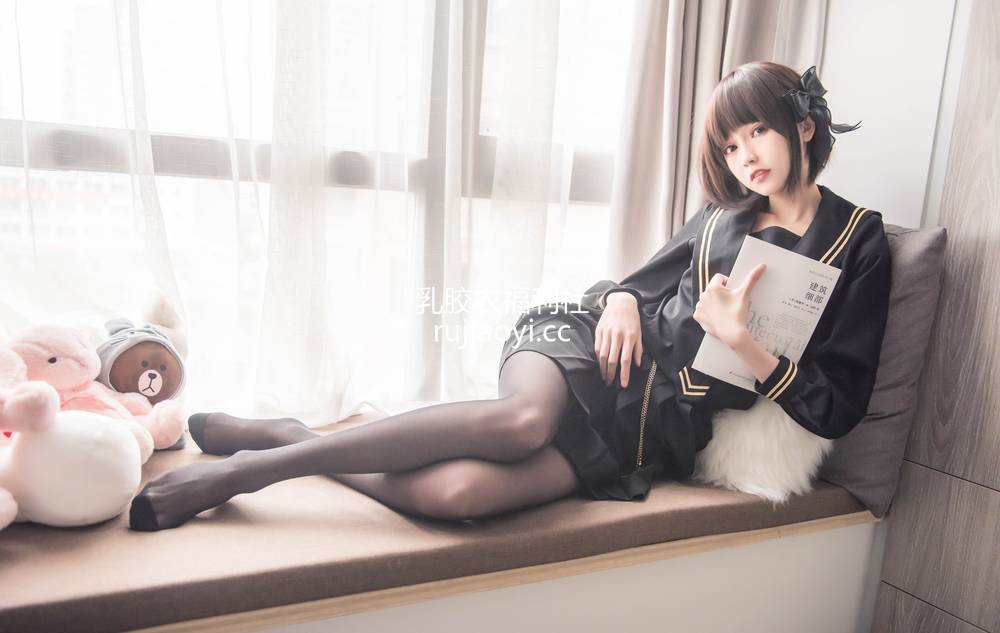 [网红杂图] 你的负卿-窗台制服 [19P129M]