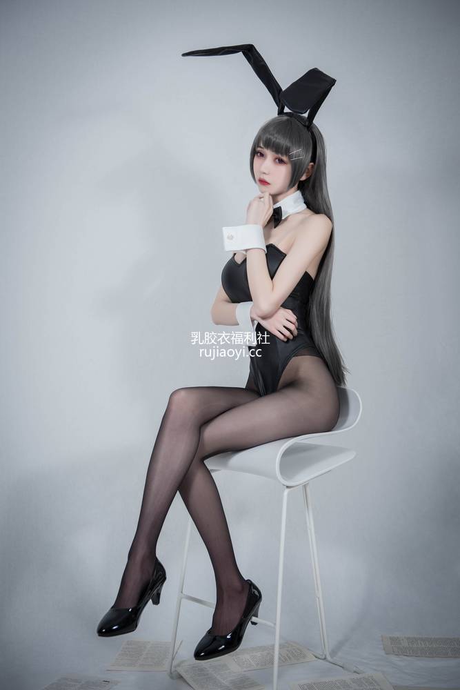 [网红杂图] 你的负卿-学姐兔女郎 [19P132M]