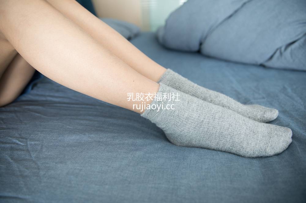[物恋传媒] No.145 小晴天-做你的猫系女友（灰色棉袜、粉白相间棉袜、裸足） [176P1V2.97G]