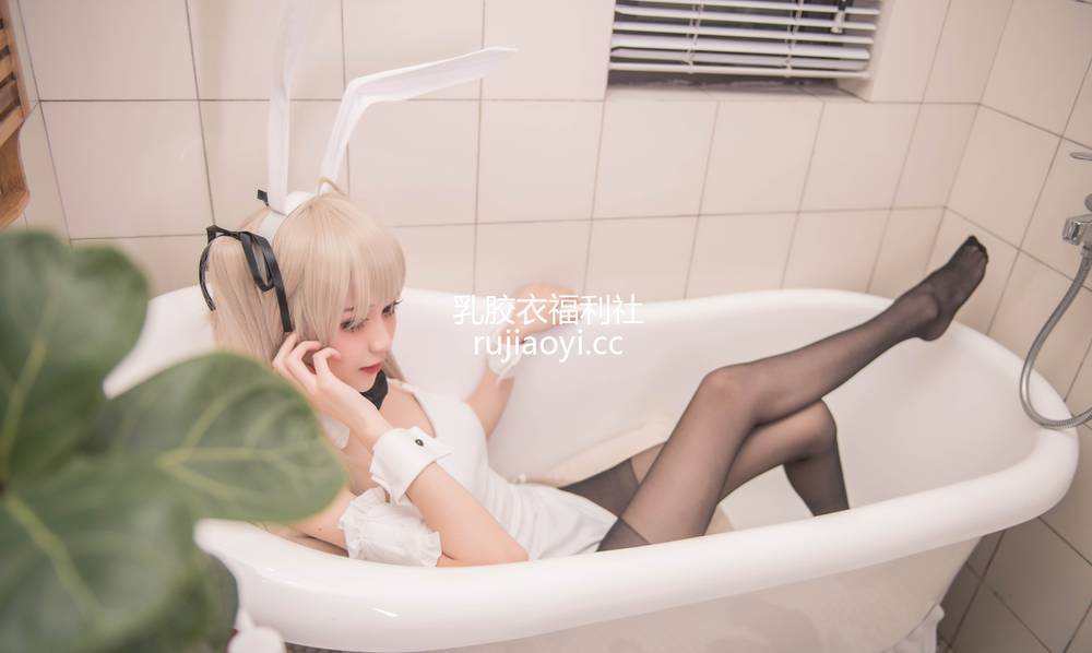 [网红杂图] 你的负卿-穹妹兔女郎（室内） [11P42M]