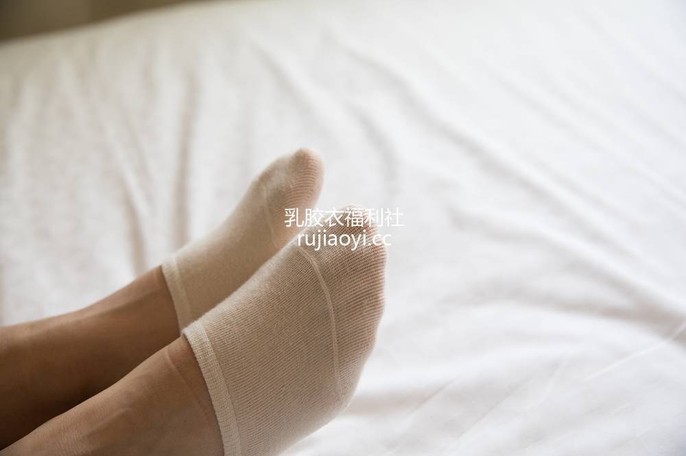 [物恋传媒] No.155 璐-舞蹈系女生的运动风（nike运动鞋、船袜、裸足） [158P2V4.95G]
