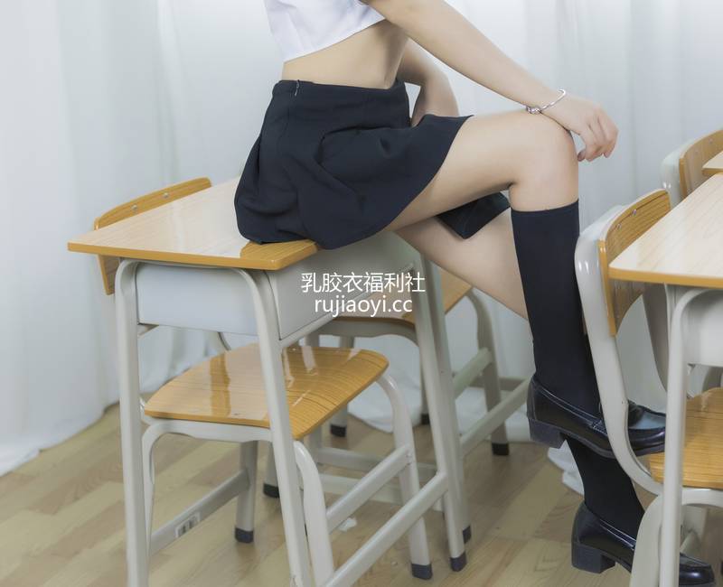 [网红杂图] 抱走莫子aa – 等你下课 [42P435M]