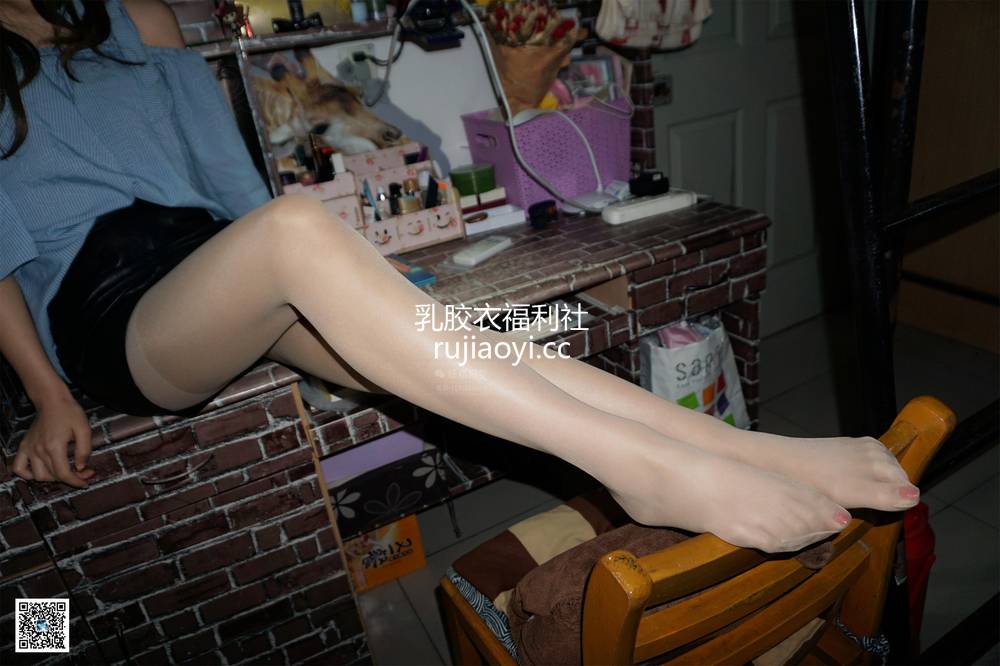 [妖精视觉] 小茶 _ 包臀皮裙，肉丝袜！