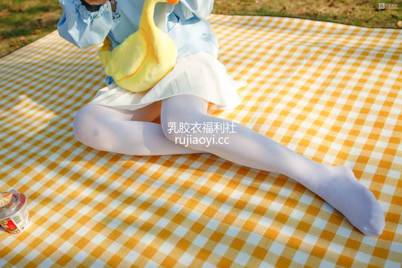 [森萝财团] JKFUN-031 野餐、爆蛋和彩蛋 踩物 白丝50D 默陌 [23P1V1.35G]