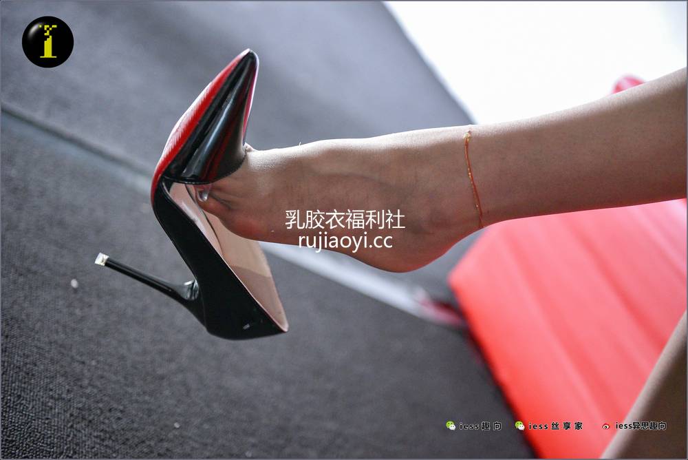 [IESS异思趣向] 普惠集 006-华华 34码与红长椅（全特写）[85P253MB]