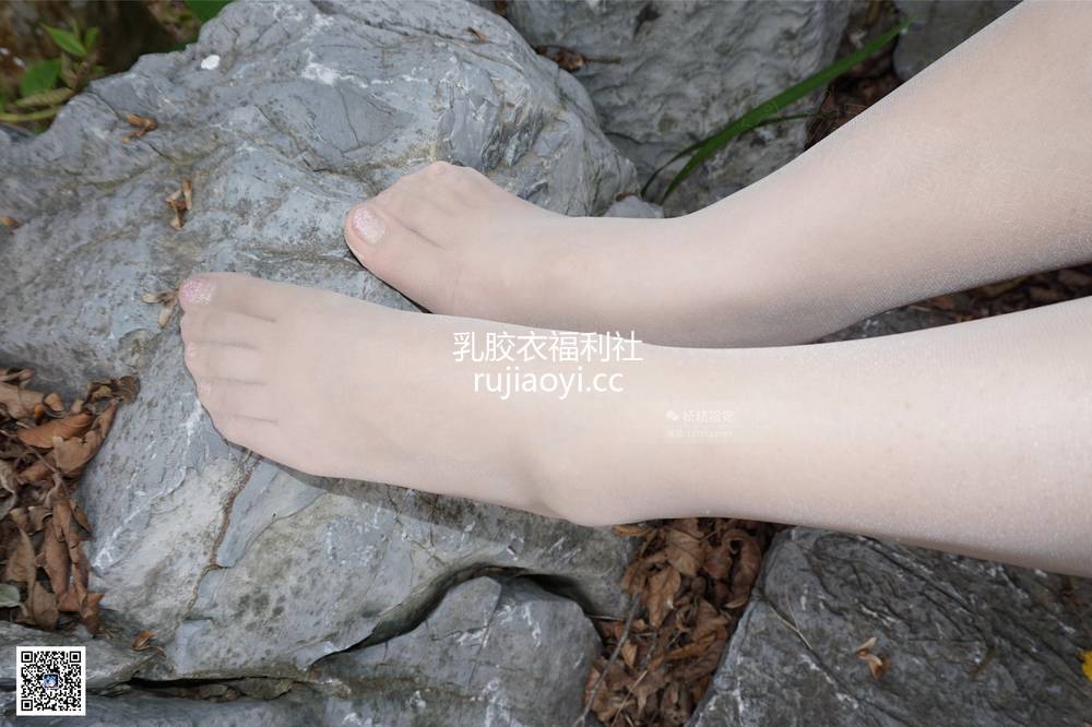 [妖精视觉]  粥粥 一瞬丝袜，镂空白裙