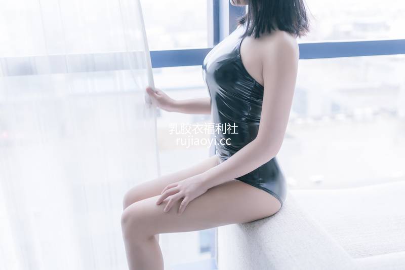 [网红杂图] 抱走莫子aa – 黑胶高跟鞋 [41P101M]