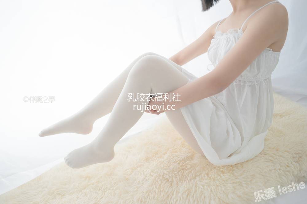 [轻兰映画] Grand.001 清纯白吊带裙 @鹿野奈绪 [73P330M]