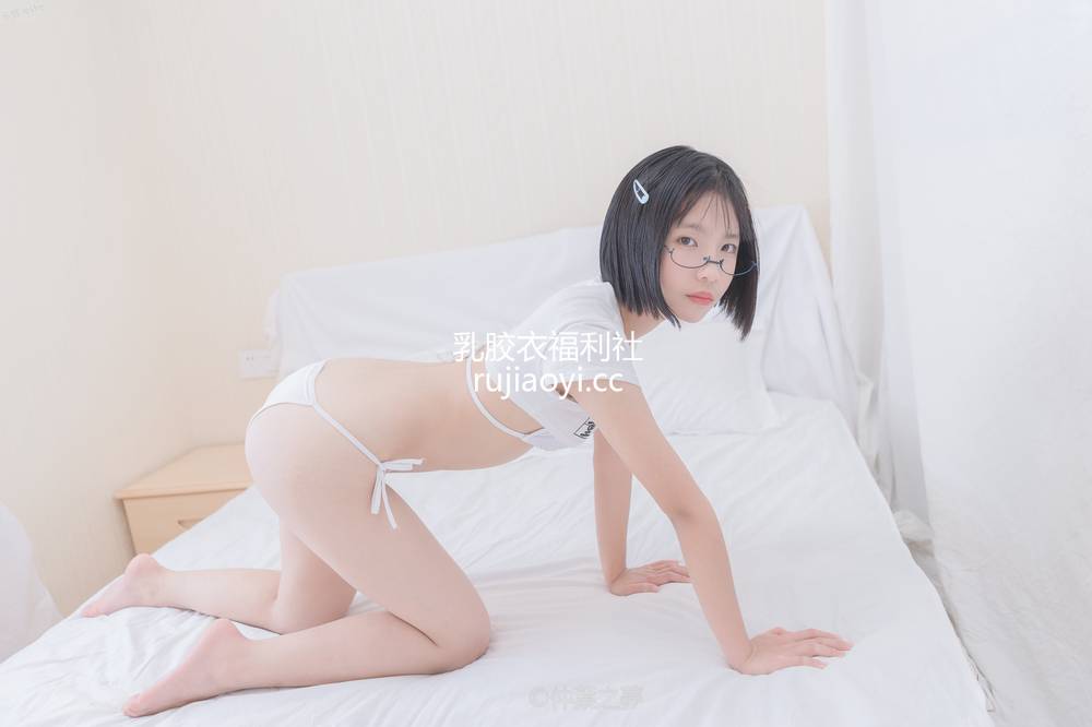 [轻兰映画] Grand.005 眼镜可爱JK学妹 [101P619M]