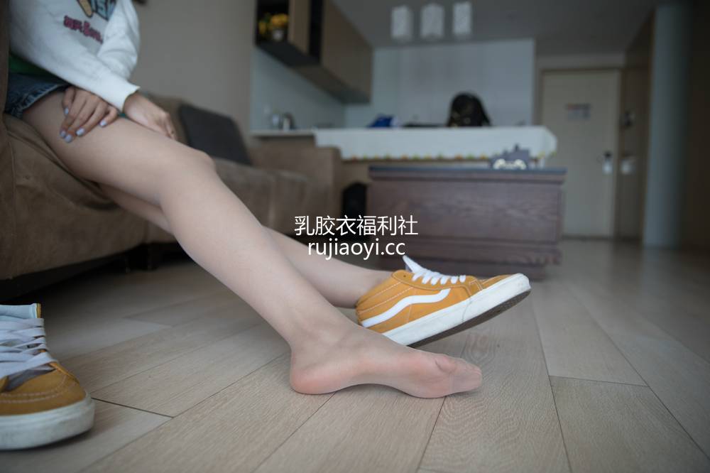 [物恋传媒] No.166 柠檬-黄色vans配肉丝 [147P1V2.88G]