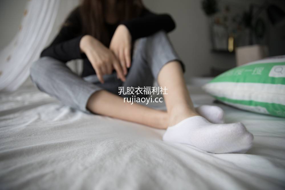 [物恋传媒] No.203 佳琪-Hi.秋日私语 [215P1V4.87G]