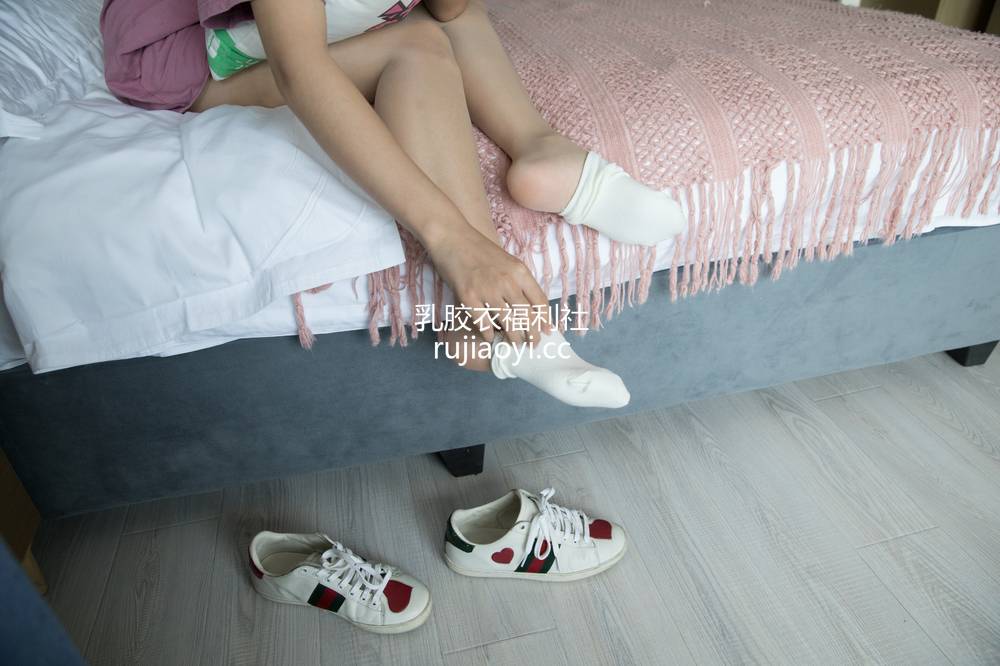 [物恋传媒] No.197 雅梦-我把你画成花 [186P1V6.59G]