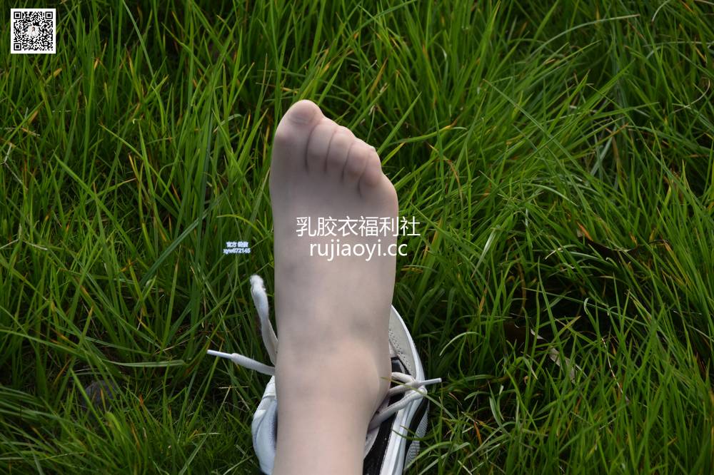 [大生模拍] No.013 欣欣 青青芳草地 悠悠丝袜情 [49P202MB]