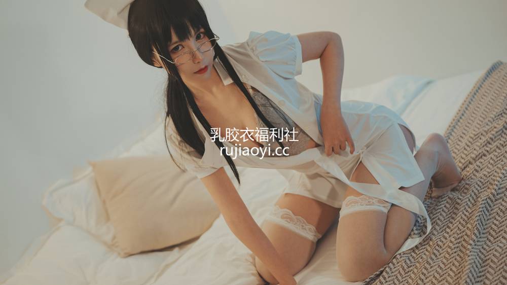 [网红杂图] 逐月su – 小护士 [24P106M]