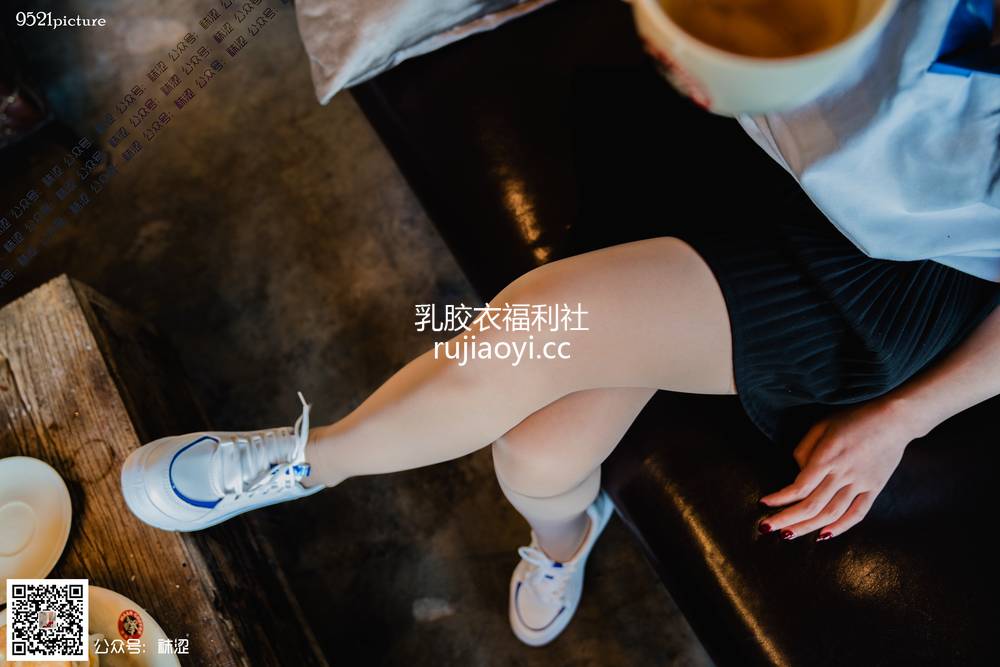 [袜涩] NO.005 Amanda学生制服 [52P1V1.52G]