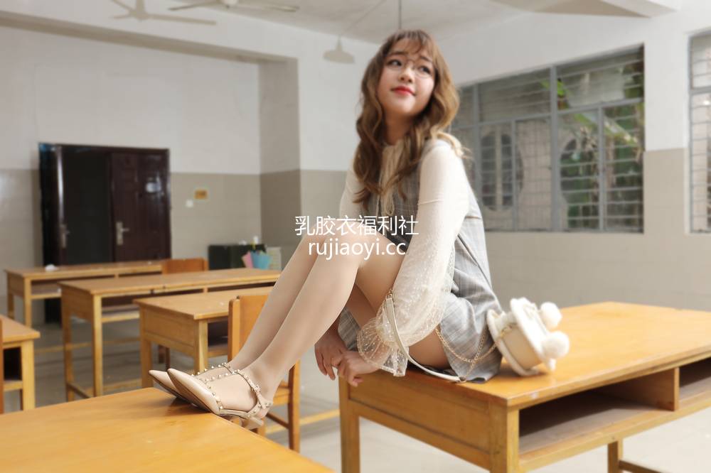 [奈丝写真] NO.007：高高-课桌间的青春洋益 [32P534MB]