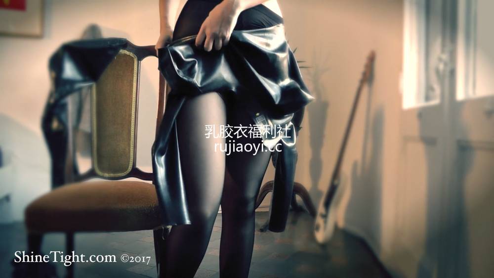 [永V专享-独家精品乳胶衣视频] 脱下包臀裙穿上高叉乳胶衣-1080P高清视频 [1V218M]