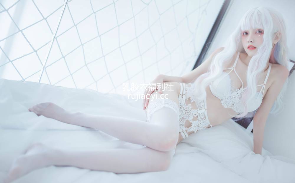 [网红杂图] 你的负卿 – 白色蕾丝私房 [33P223MB]