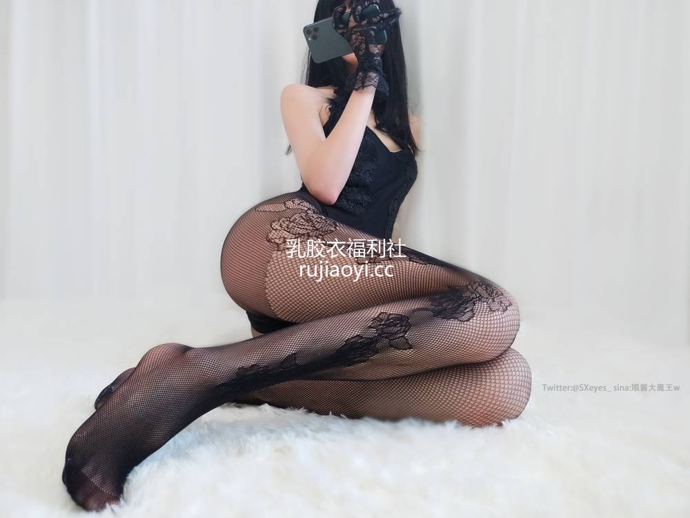 [网红杂图] 眼酱大魔王w – 蕾丝连体衣 [25P114MB]