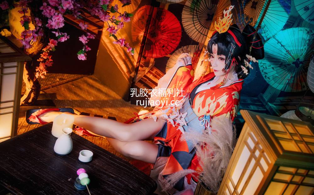 [网红杂图] yui金鱼 – 蝶步 [13P271MB]