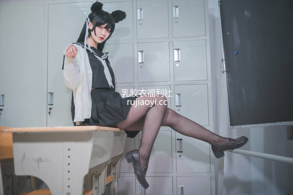 [网红杂图] 铁板烧鬼舞w – 爱宕jk [12P127M]